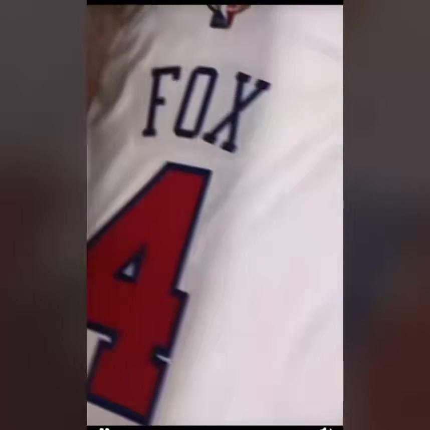 开云体育下载-😂夺笋啊！球迷DIY了一套尼克斯版本福克斯4号球衣